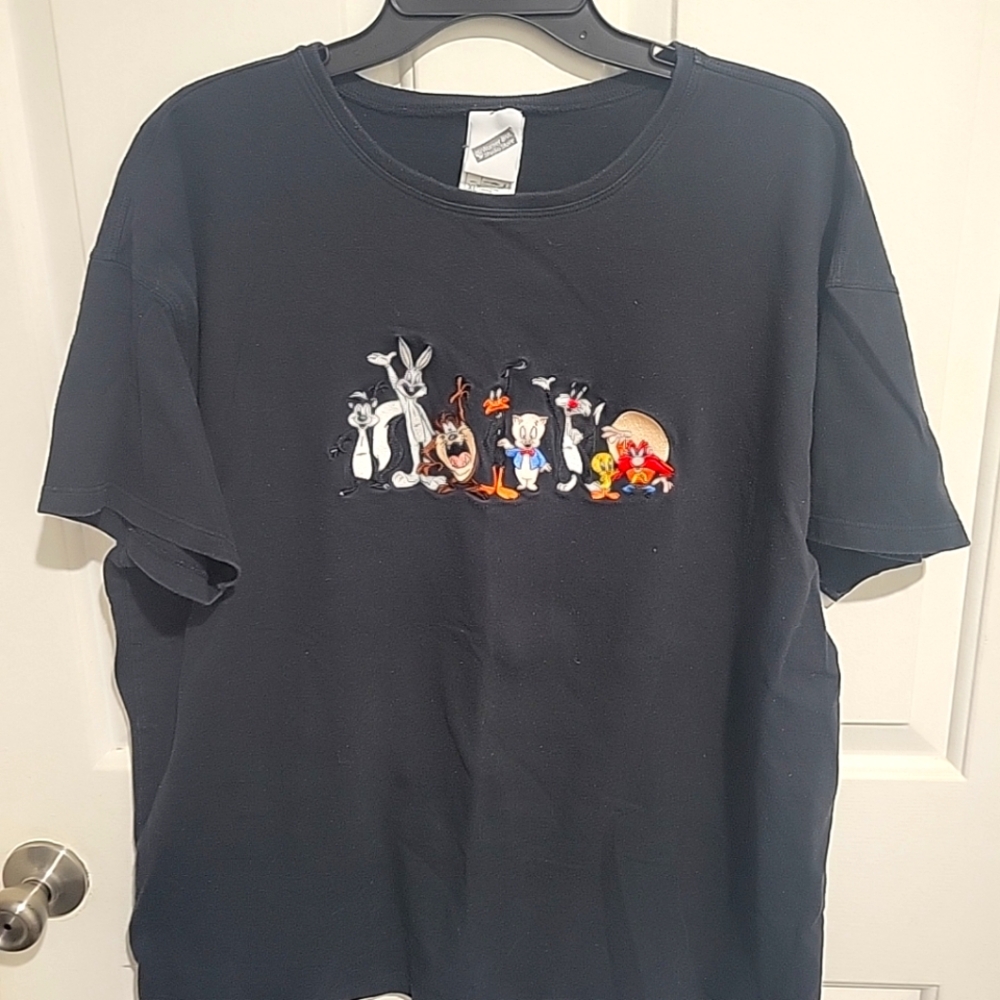 Embroidered Warner Bros Looney Tunes extra large shirt